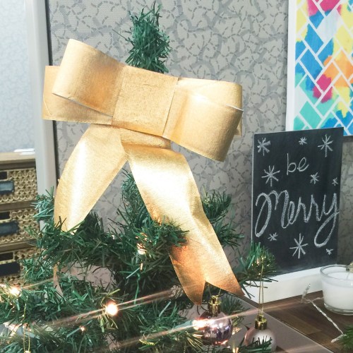 cubicle decorated for christmas